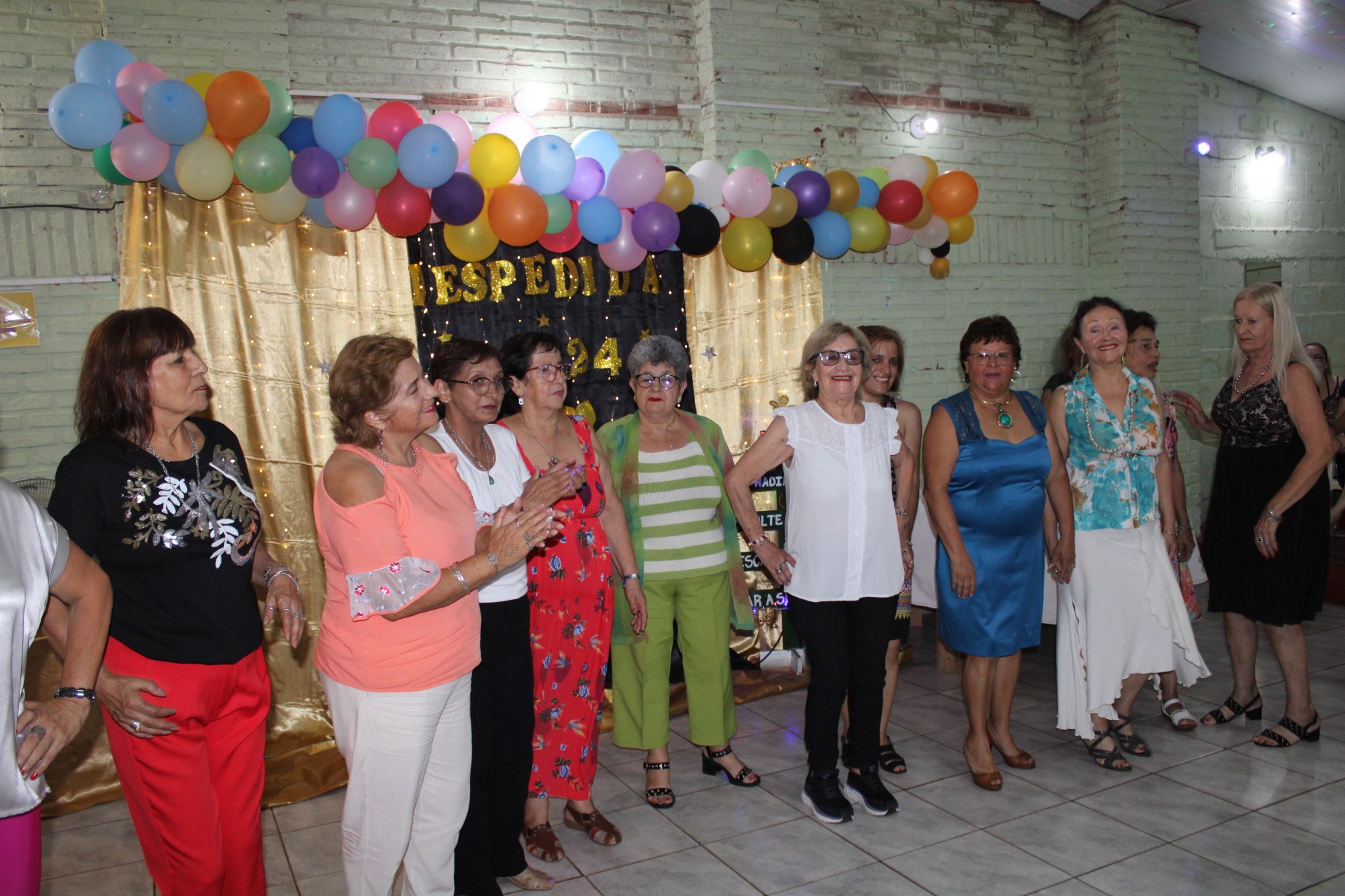 Personas reunidas durante una actividad en el Club de Abuelos Esperanza